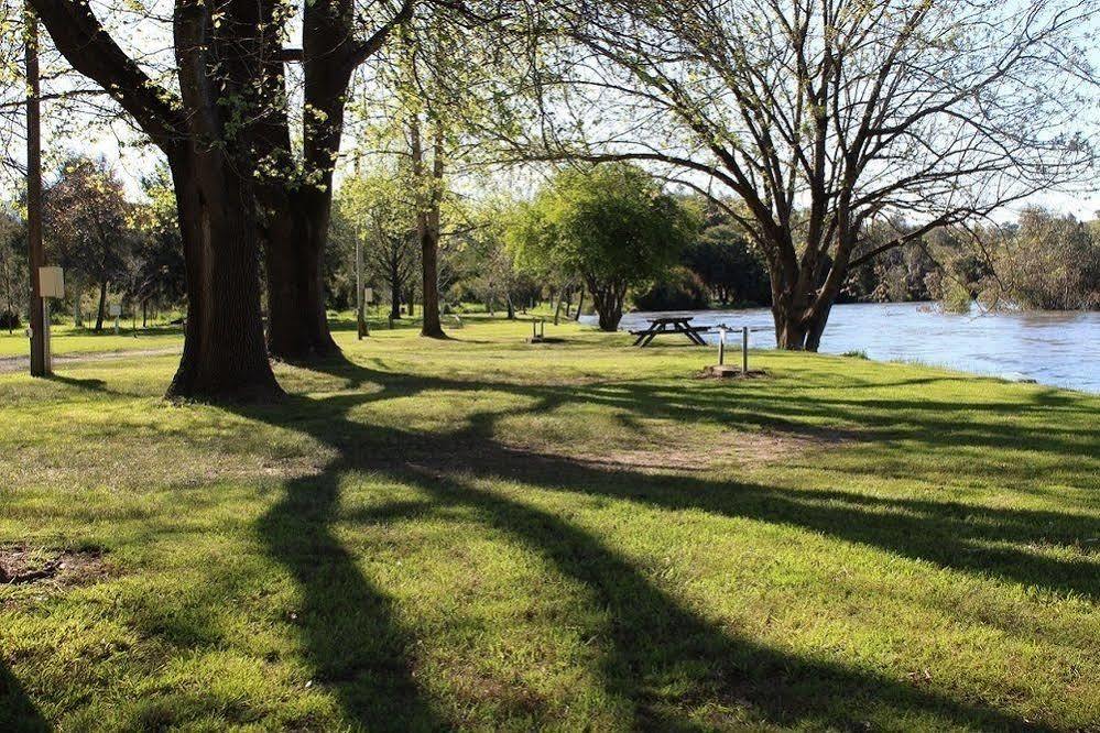 Riverglade Caravan Park Hotel Tumut Kültér fotó