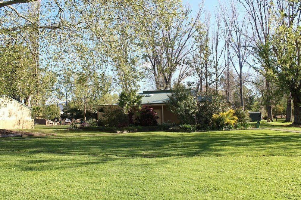 Riverglade Caravan Park Hotel Tumut Kültér fotó