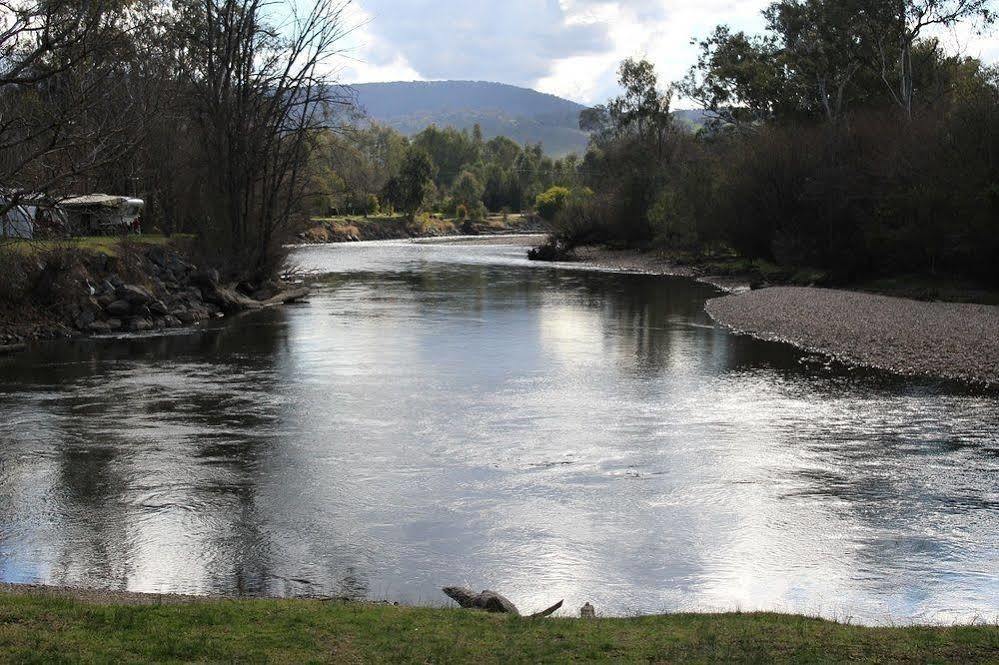 Riverglade Caravan Park Hotel Tumut Kültér fotó